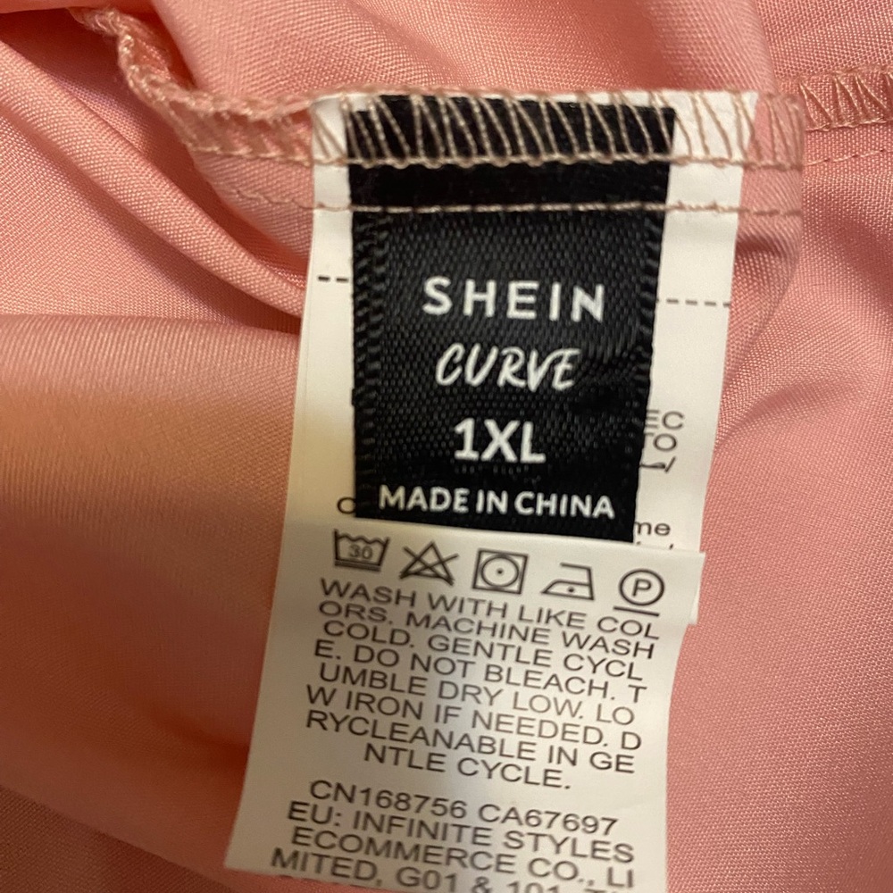 SHEIN Curve NWOT lightweight material - Picture 4 of 5